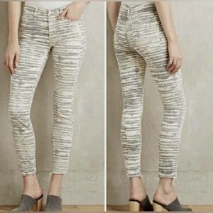 MOTHER "The Looker" Ankle Fray jeans in the "Girl With The Cat Tattoo" Sz 25